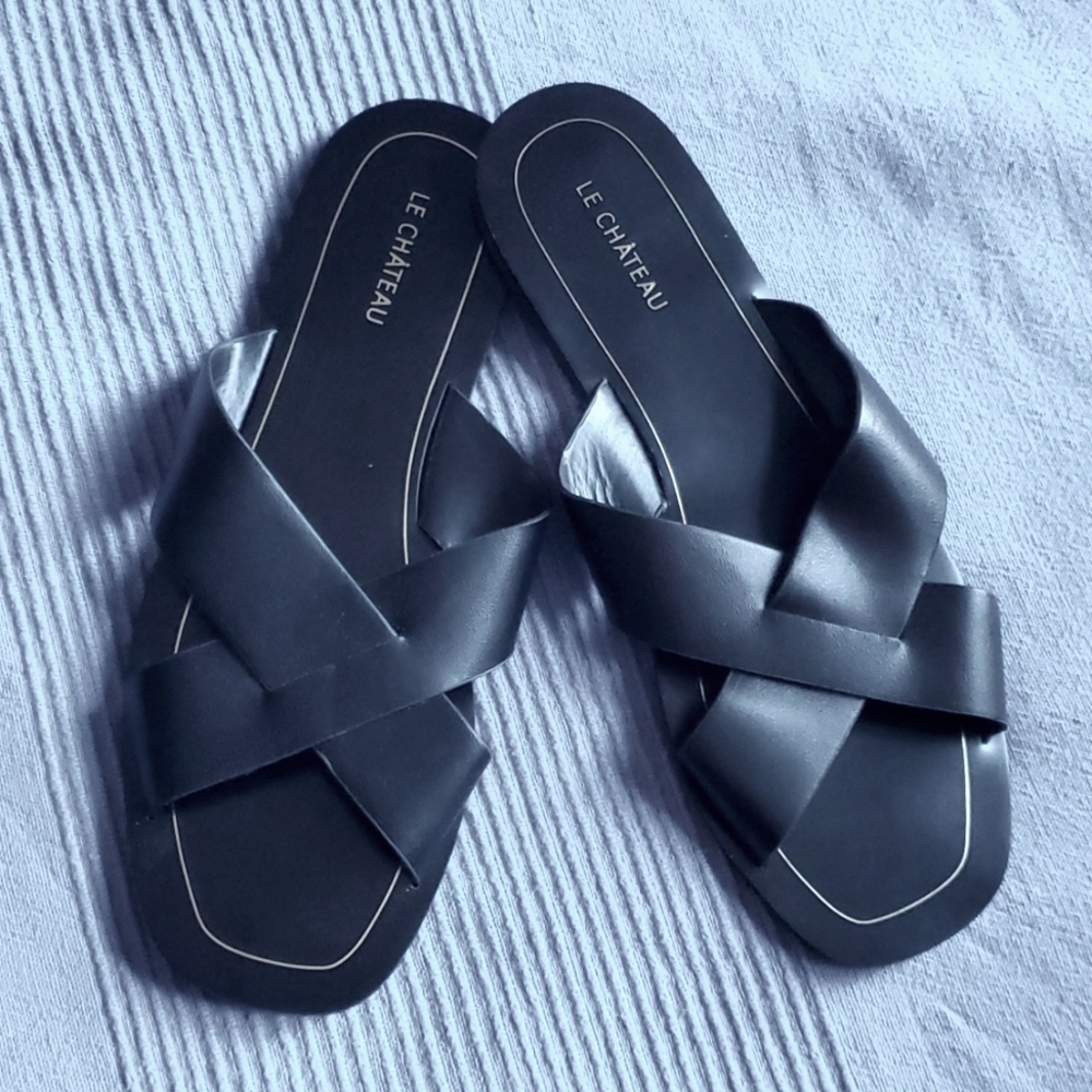 Le Chateau Slide Sandals - Size 10